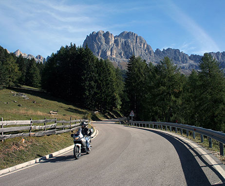 motociclismo nelle Dolomiti