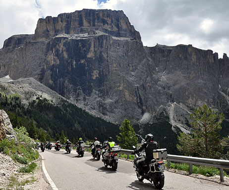 motociclismo nelle Dolomiti